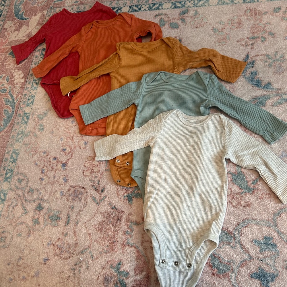 Carter's 6 month 5 pack of gender neutral bodysuits/onesies